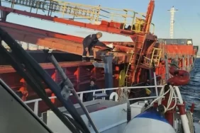 752x395-istanbulda-kargo-gemisinde-vinc-devrildi-3-murettebat-yaralandi-1730395290611