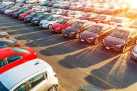 depositphotos_77241976-stock-photo-dealer-new-cars-stock