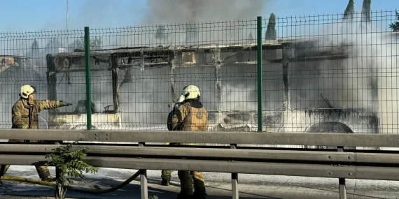 İstanbul Bakırköy’de metrobüs yangını