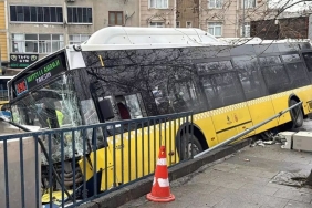 esenlerde-kontrolden-cikan-iett-otobusu-otoparka-daldi