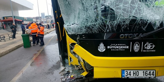 Sancaktepe’de 5 aracın karıştığı zincirleme kazada 5 kişi yaralandı