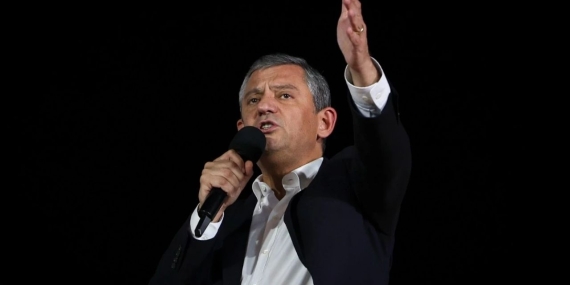 Özgür Özel: “Pijamalı; kumandayı bırak, mücadeleye koş”