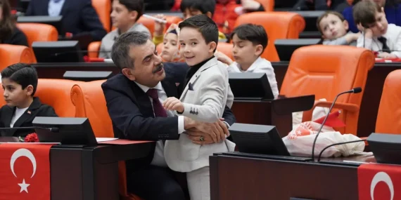 Bakan Tekin’in 23 Nisan Mesajı