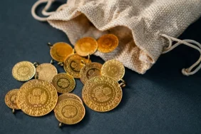 gram-altin-gune-dususle-basladi-1770878484