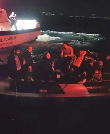 izmir-aciklarinda-2si-cocuk-24-duzensiz-gocmen-yakalandi-jhwmjCSN