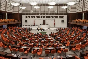 mecliste-dokunulmazlik-dosyasi-sayisi-1052ye-cikti-jZg52x29