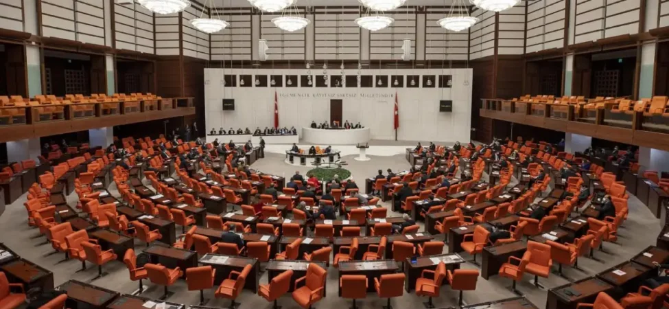 mecliste-dokunulmazlik-dosyasi-sayisi-1052ye-cikti-jZg52x29