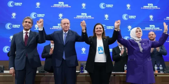 CHP’den istifa eden Burcu Köksal AKP’ye katıldı